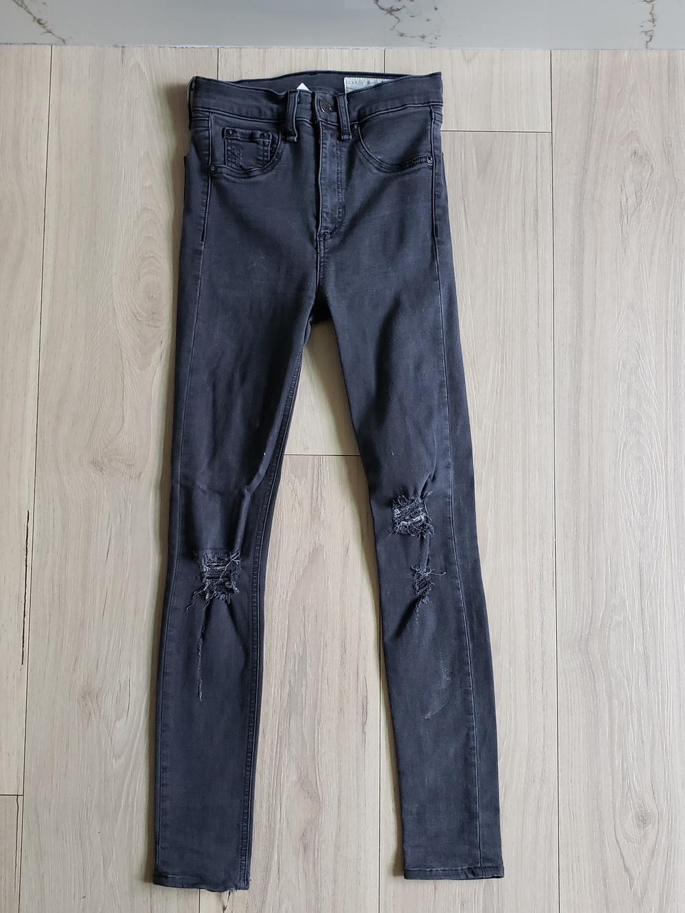 Women's Black Distressed Skinny Jeans
